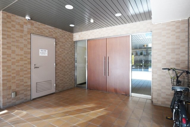 24/25 エントランス