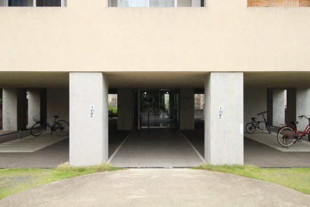 20/23 エントランス