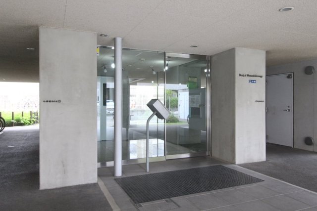 21/23 エントランス