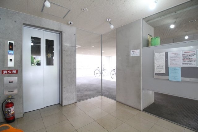 22/23 エントランス