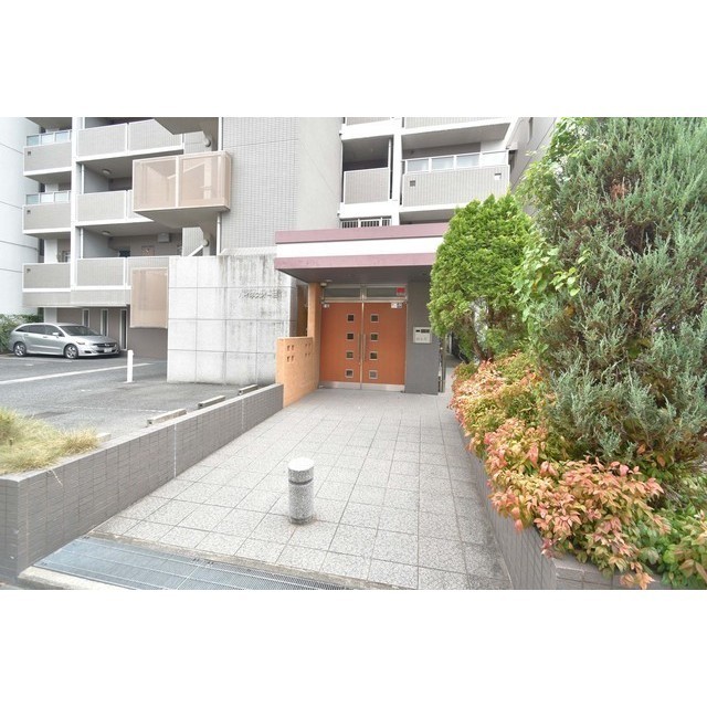 27/27 エントランス