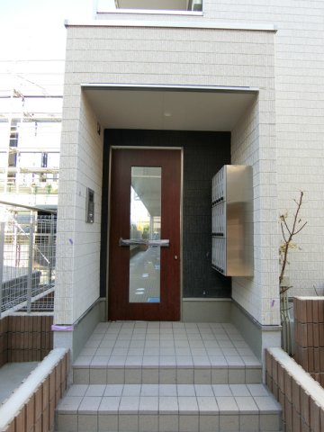 16/16 エントランス