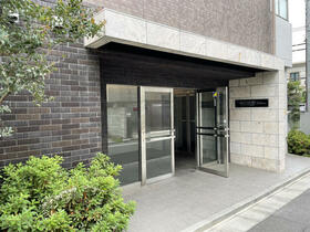 16/16 エントランス