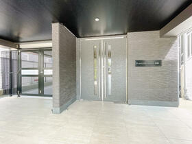 16/16 エントランス