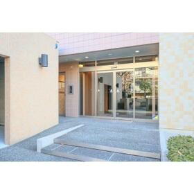 16/16 エントランス