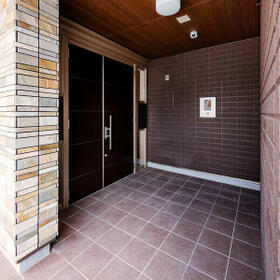 16/16 エントランス