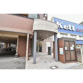 16/16 エントランス