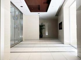 13/14 エントランス