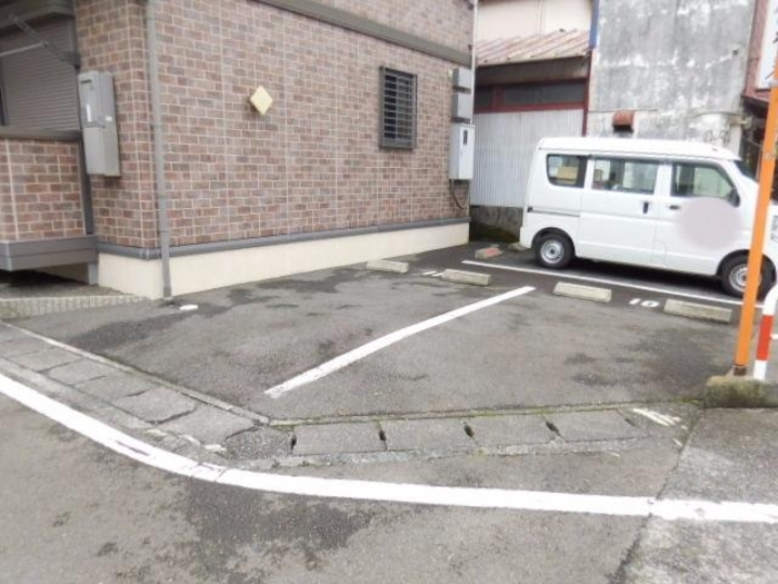 2/5 駐車場
