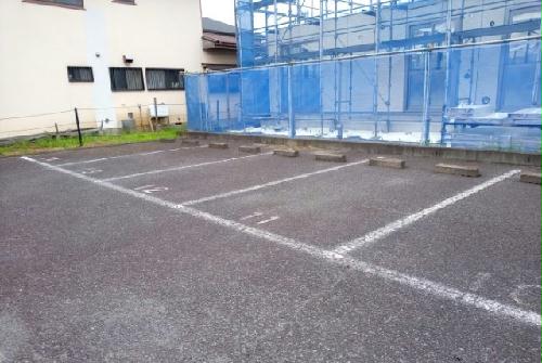 14/14 駐車場