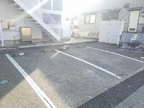 14/14 駐車場