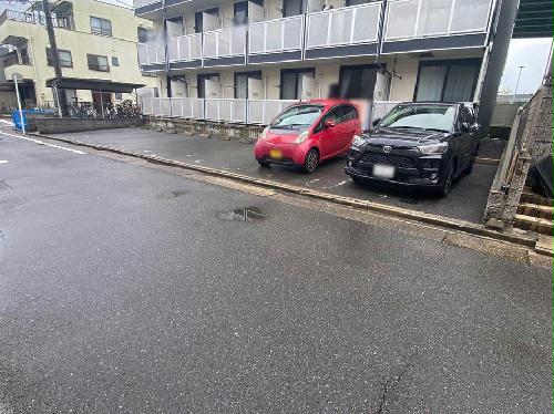 13/14 駐車場