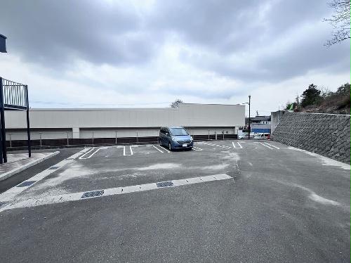 13/14 駐車場