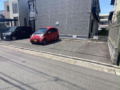 13/14 駐車場
