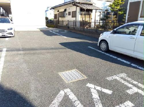 14/14 駐車場