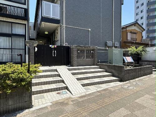 14/14 エントランス