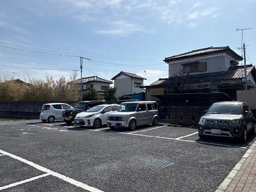 13/13 駐車場
