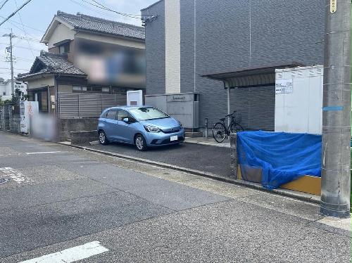 13/14 駐車場