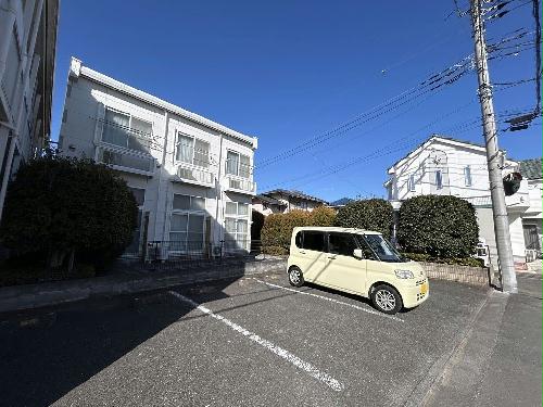 13/14 駐車場
