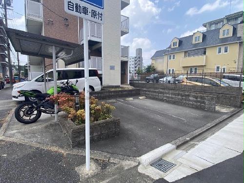 14/14 駐車場