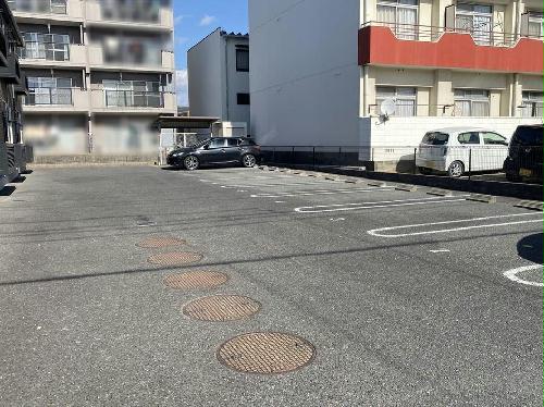 13/14 駐車場