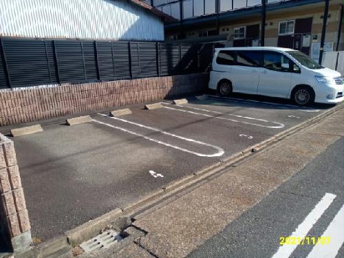 14/14 駐車場