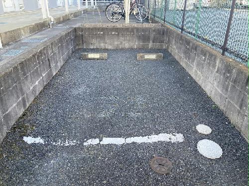 13/14 駐車場