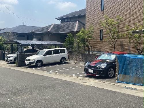13/17 駐車場