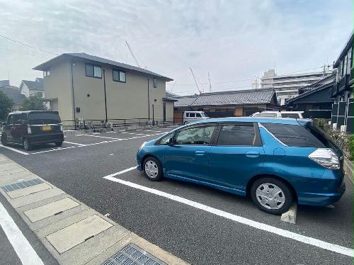 13/14 駐車場