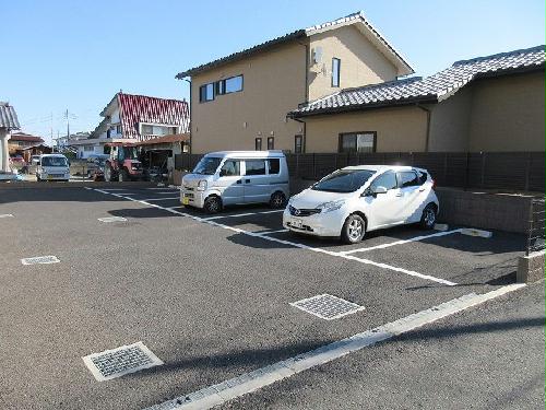 14/14 駐車場