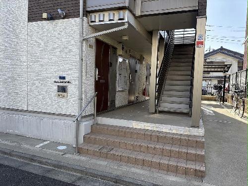 2/2 エントランス