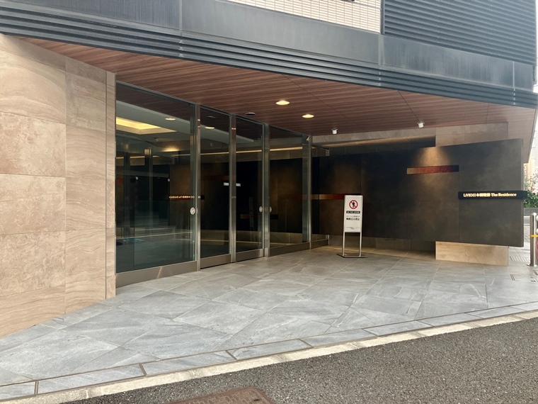 16/16 エントランス