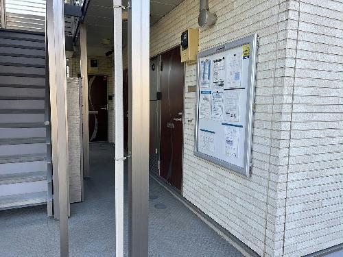 13/14 エントランス