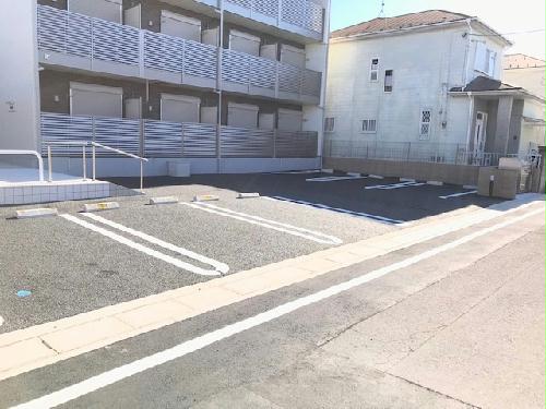 13/13 駐車場