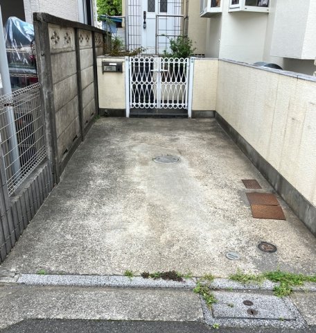 18/18 駐車場