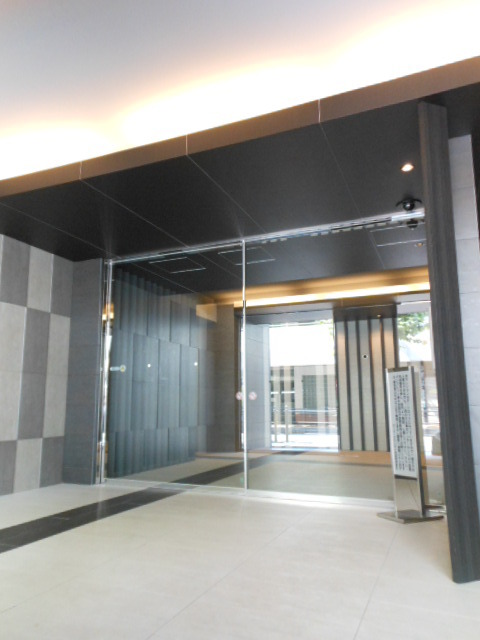 27/29 エントランス