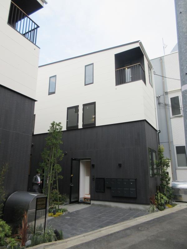 13/22 エントランス