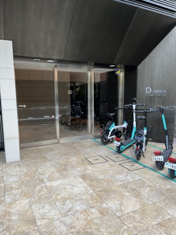 16/17 エントランス