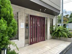 16/16 エントランス