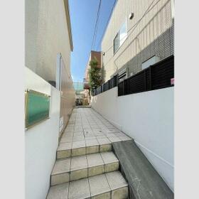 16/16 エントランス