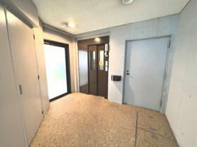 16/16 エントランス