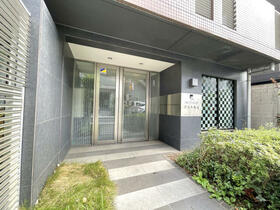 16/16 エントランス