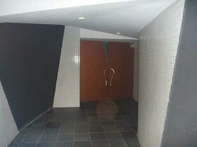 16/16 エントランス