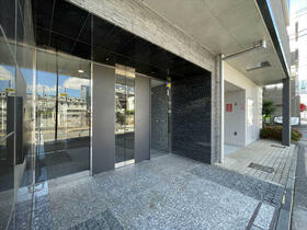 16/16 エントランス