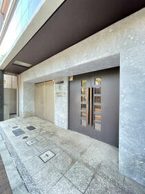 16/16 エントランス