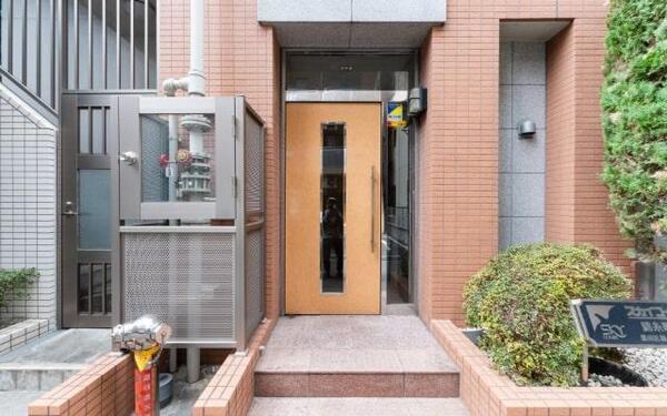 5/5 エントランス