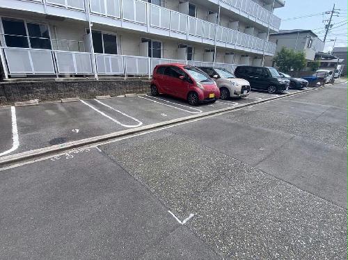 13/14 駐車場
