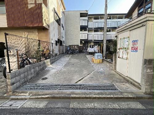 14/23 エントランス