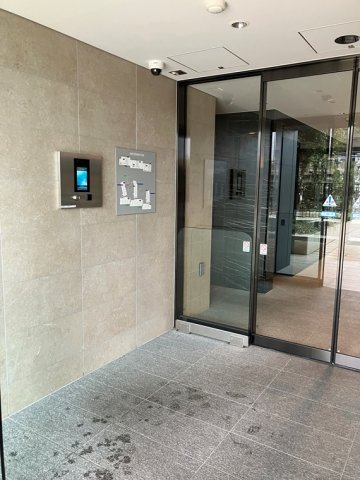 5/5 エントランス