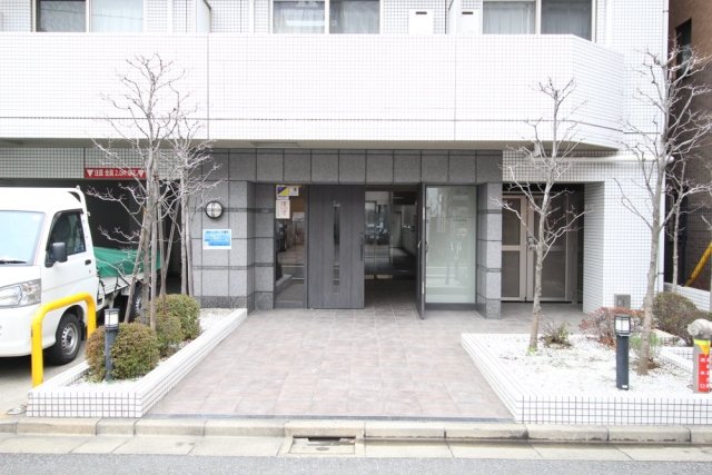 23/30 エントランス